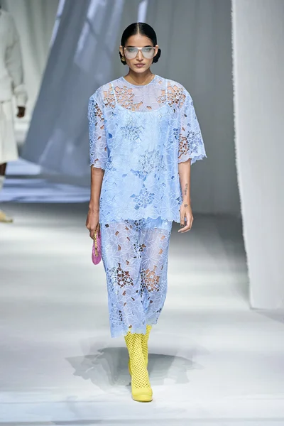 Look 25